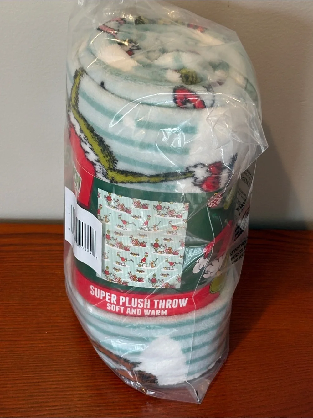 Dr. Seuss The Grinch Super Plush Holiday Throw